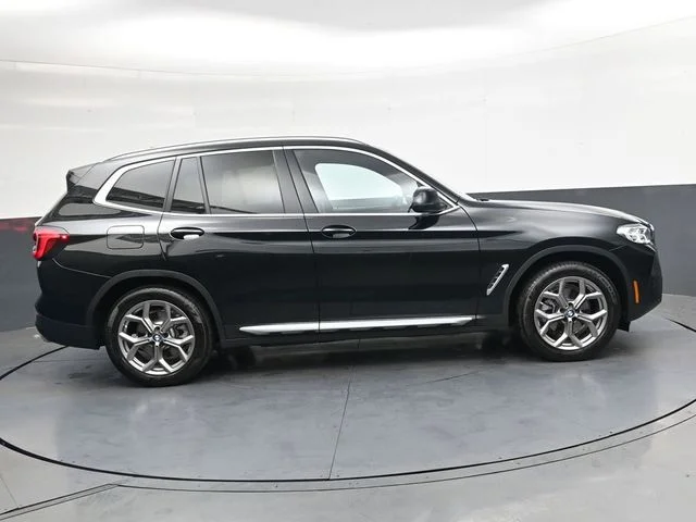 Used 2023 Black BMW xDrive30i image 3