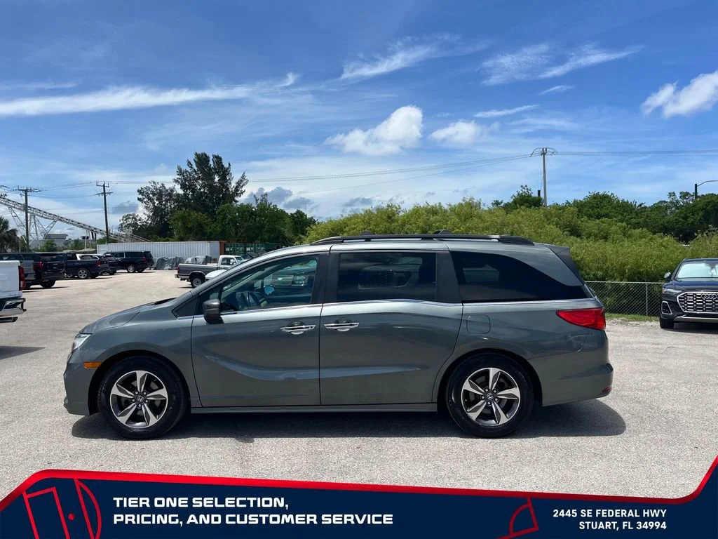 Used 2018 Green Honda Touring image 4