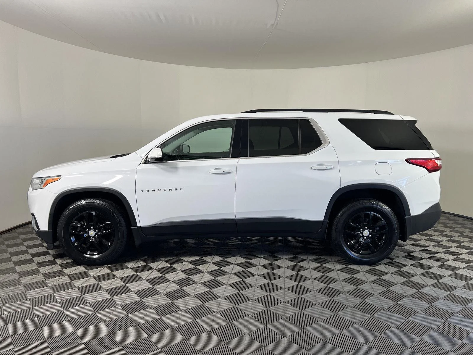 Used 2020 SUMMIT WHITE Chevrolet LT Cloth image 16