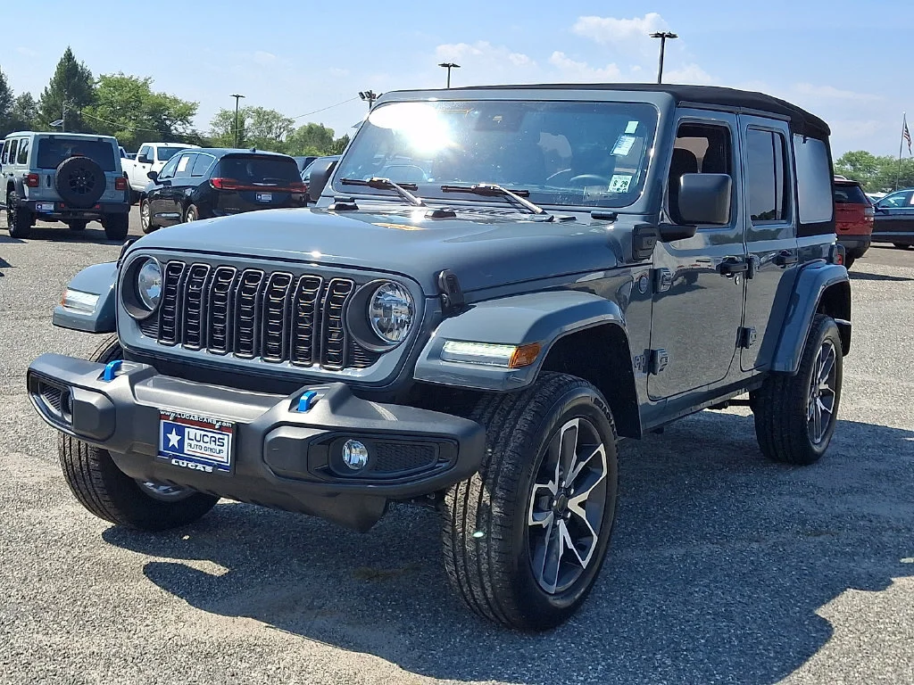 Used 2024 Anvil Clear Coat Jeep Sport S image 5
