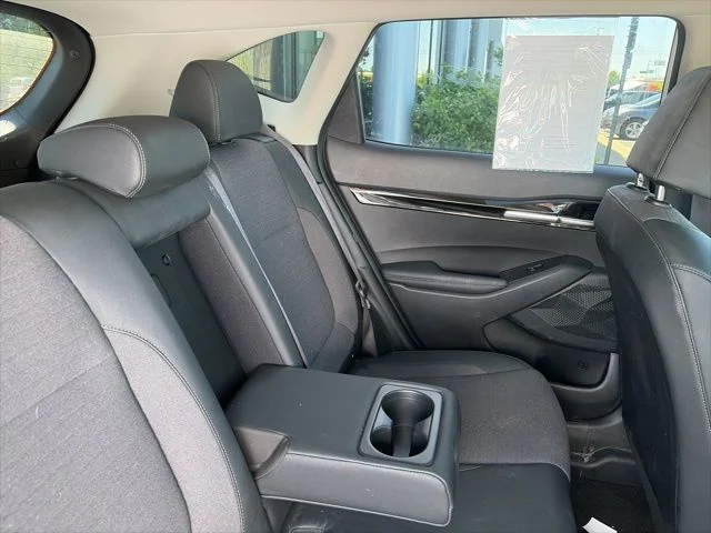 Used 2022 White Kia Nightfall image 11