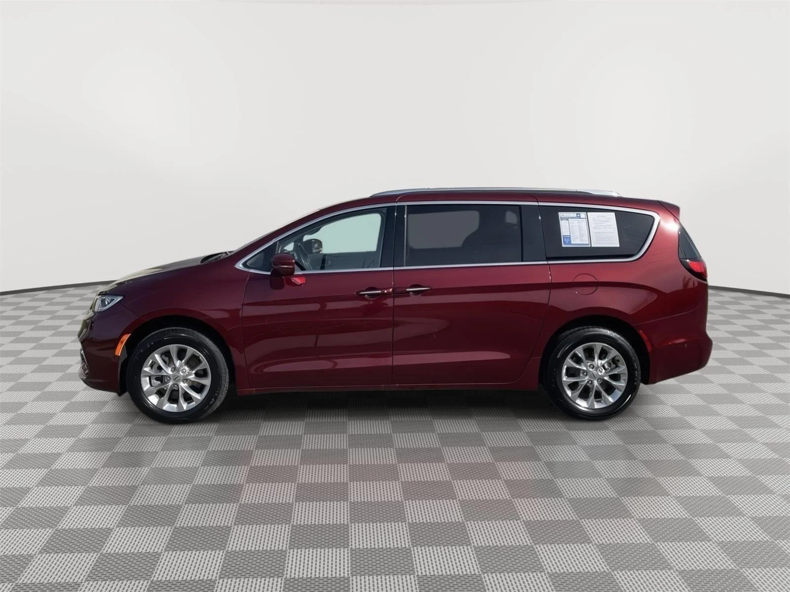 Used 2021 Velvet Red Pearlcoat Chrysler Touring L image 4