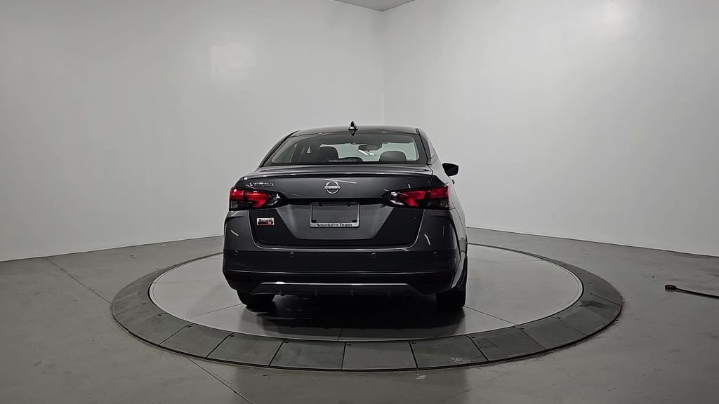 2025 Nissan Versa 1.6 SV photo 4