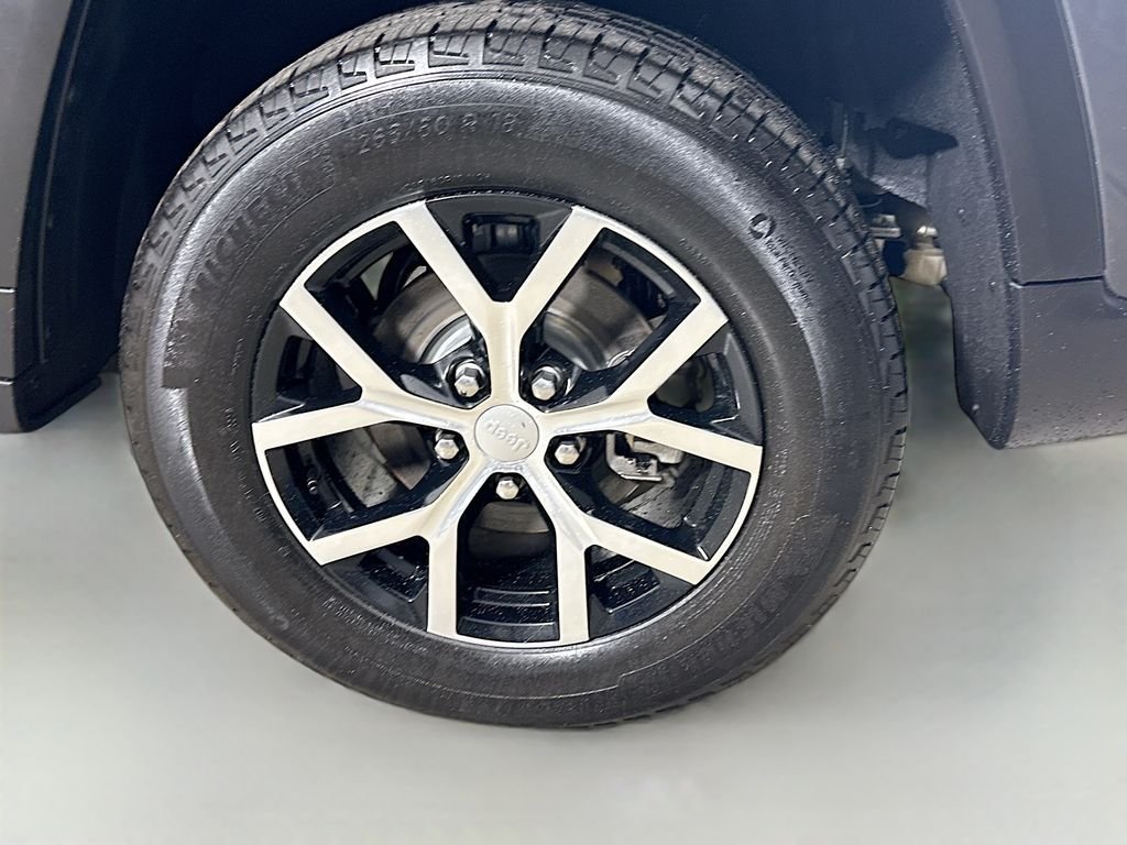 Used 2024 Baltic Gray Metallic Clearcoat Jeep Limited image 9