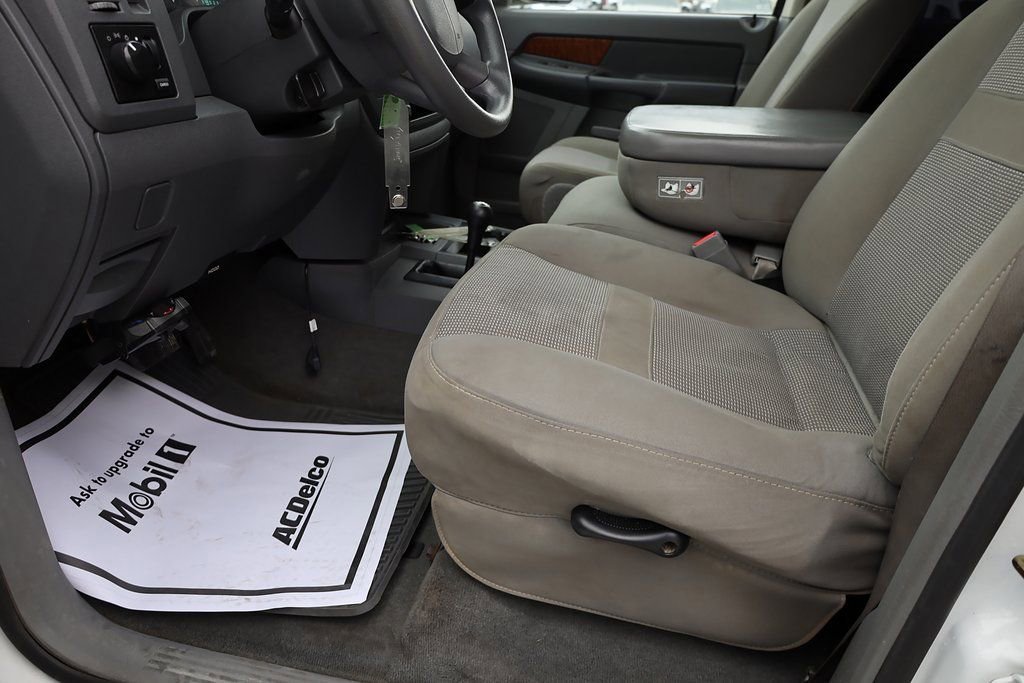 Used 2006 Bright White Dodge SLT image 11