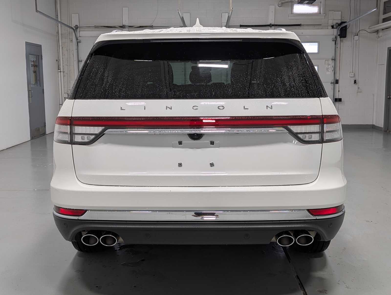 Used 2023 Pristine White Lincoln Standard image 9