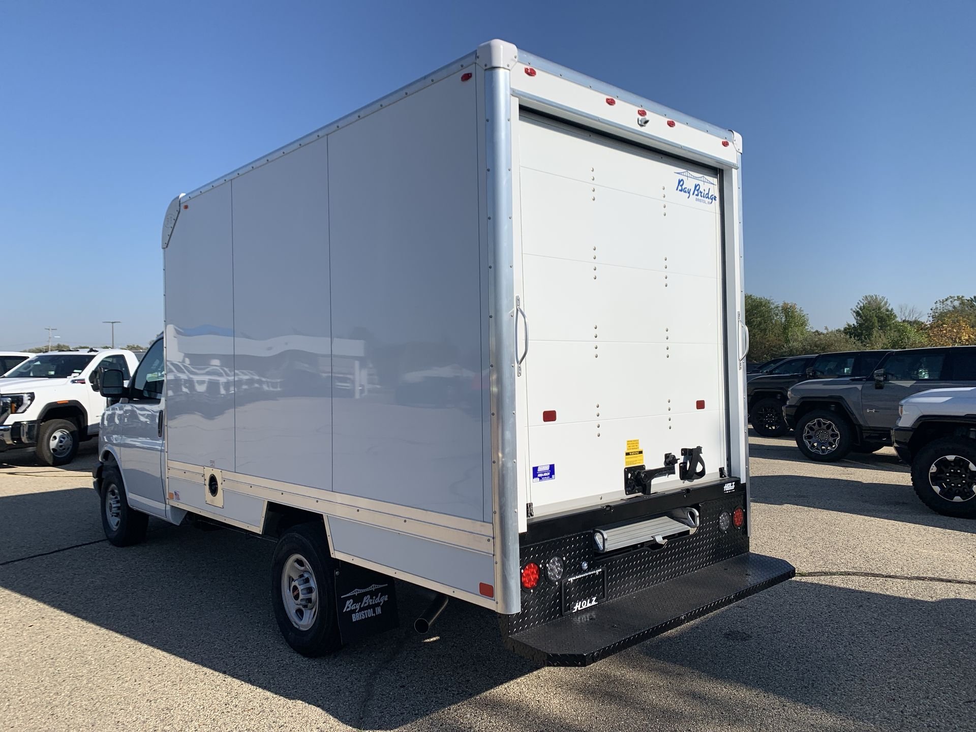 New 2025 Summit White GMC 1WT image 37