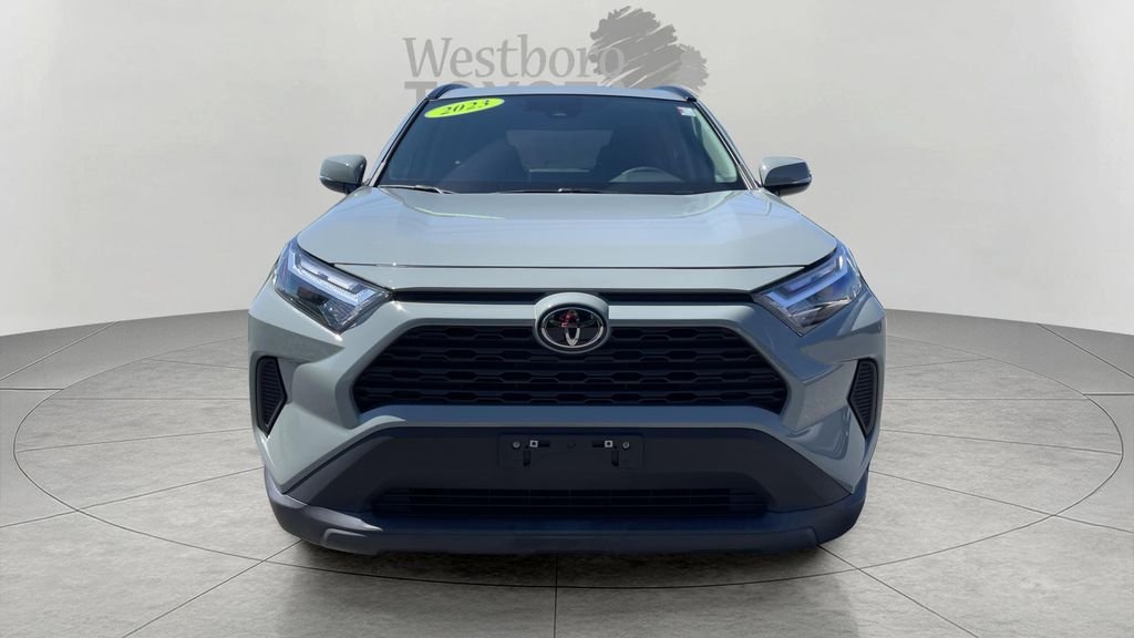 Used 2023  Toyota XLE image 2