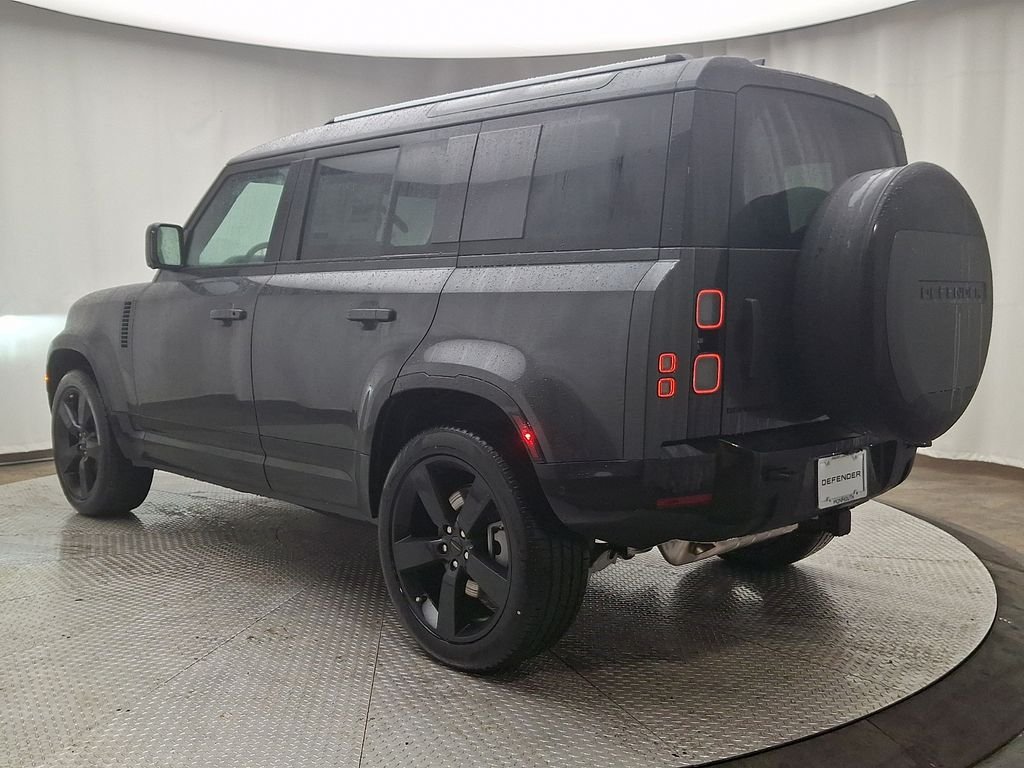 New 2026 Carpathian Grey Land Rover X-Dynamic SE image 4