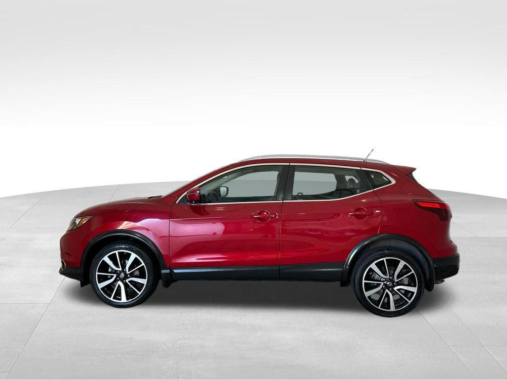 Used 2018 Red Nissan SL image 2