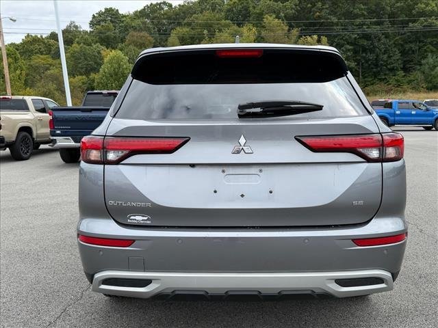 Used 2024 Mercury Gray Metallic Mitsubishi SE image 4