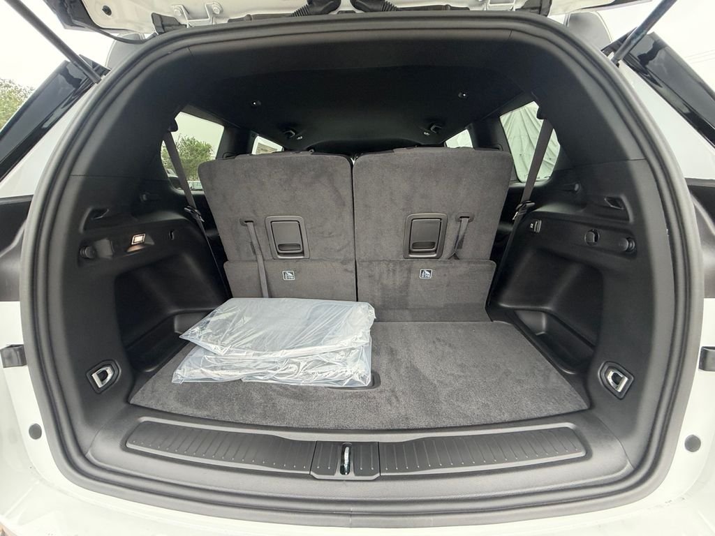 New 2026 Bright White Clear-Coat Exterior Paint Jeep Laredo image 19