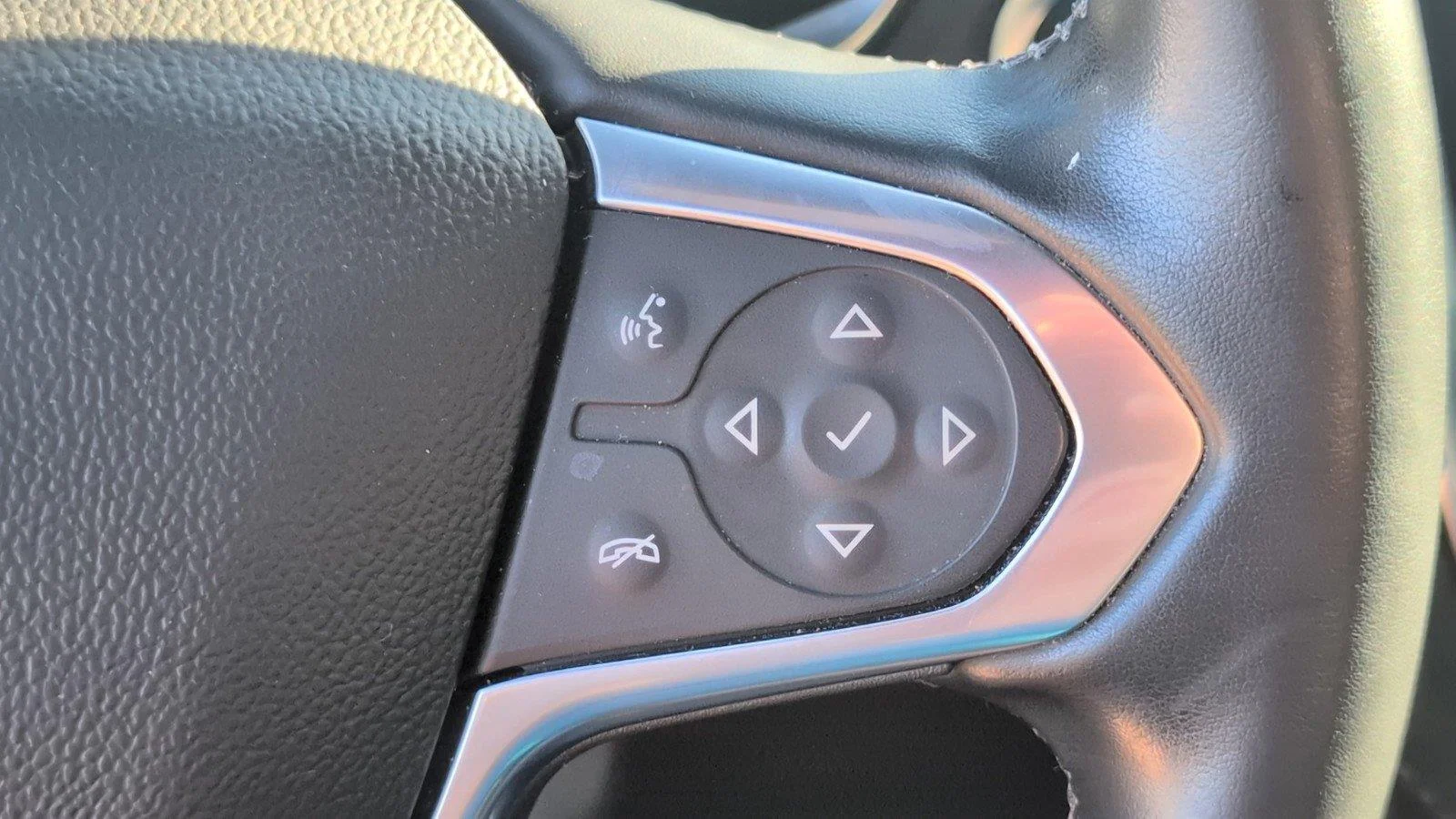 Used 2023 STERLING GRAY METALLIC Chevrolet LT Cloth image 29