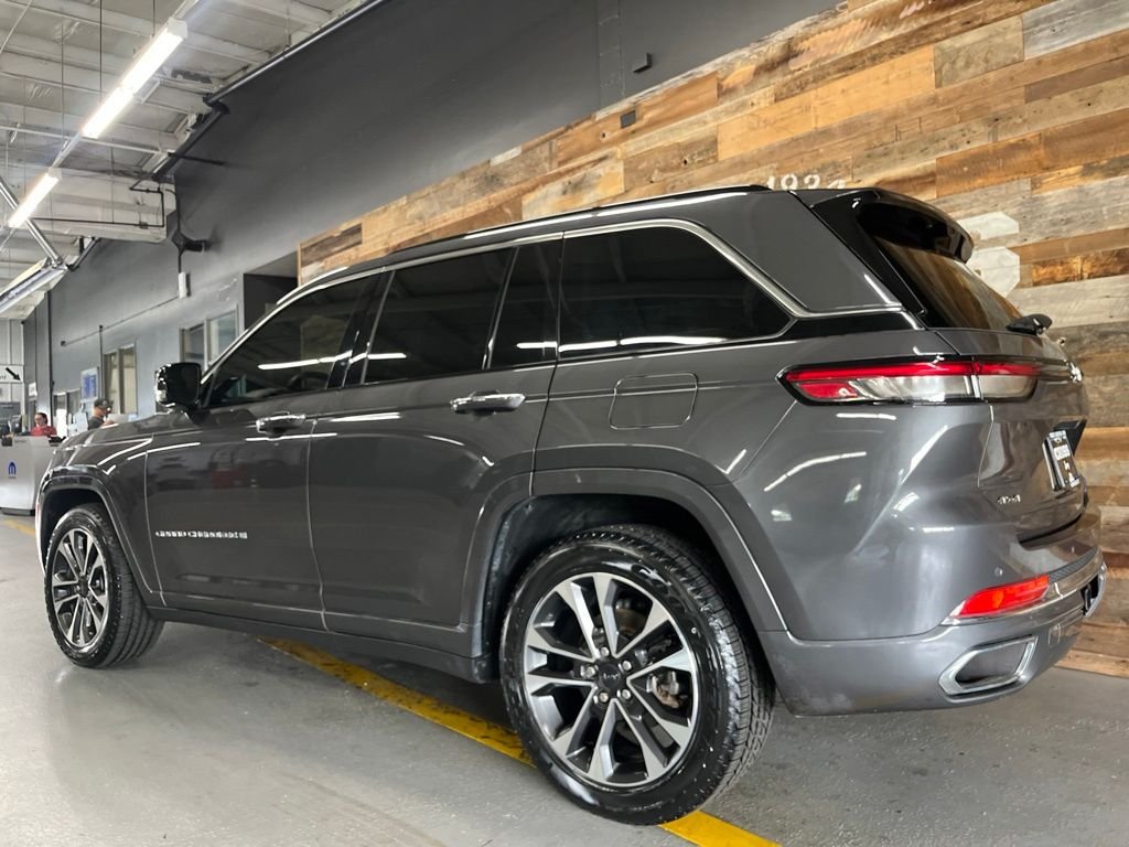 Used 2022 Gray Metallic Jeep Overland image 18