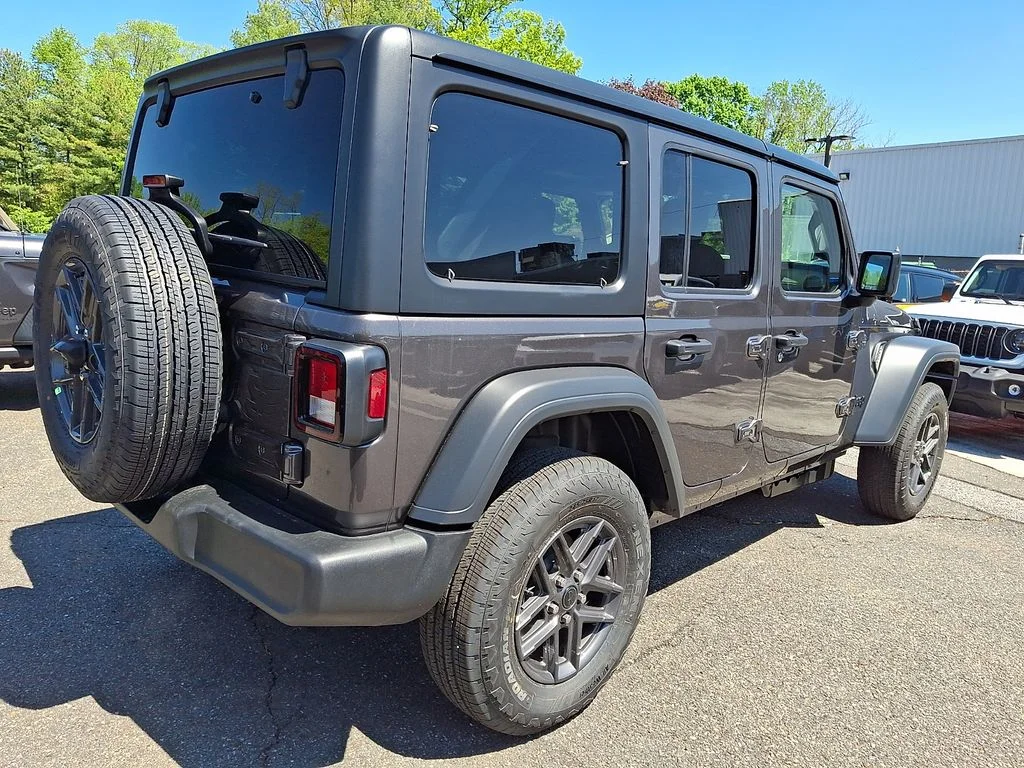 New 2026 Granite Crystal Metallic Clear-Coat Exterior Paint Jeep Sport S image 4