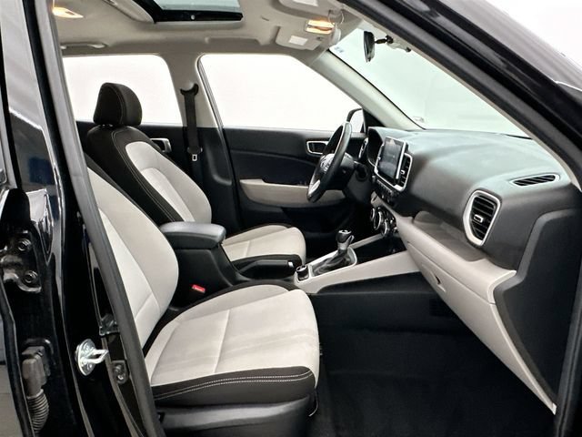 2025 Hyundai Venue SEL - Photo 15