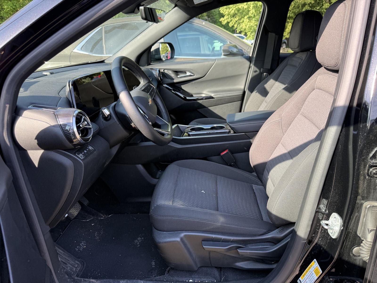 Used 2025 Mosaic Black Metallic Chevrolet AWD LT image 4