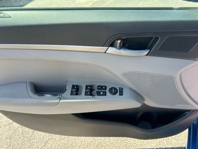 Used 2017 Blue Hyundai SE image 11