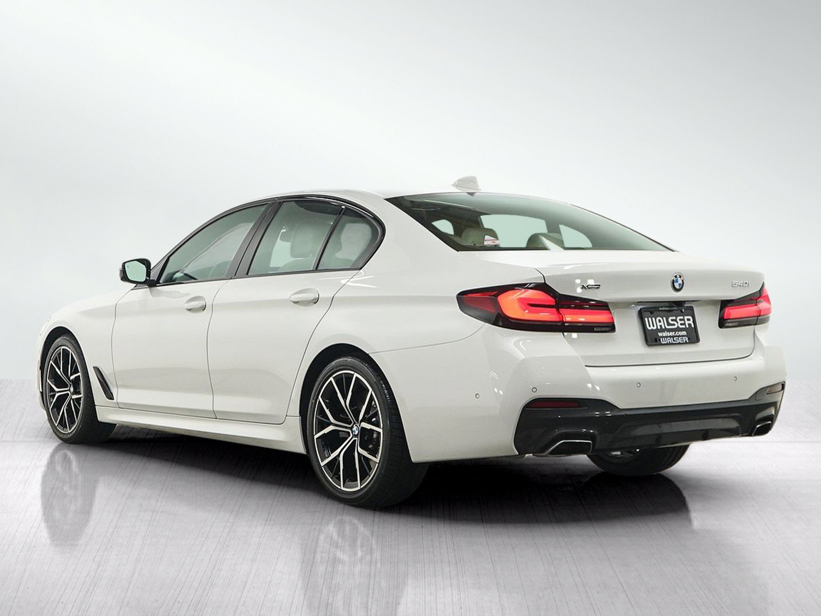 Used 2021 Alpine White BMW 540i xDrive image 3