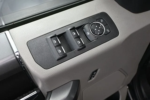 Used 2019 Black Ford XLT image 21