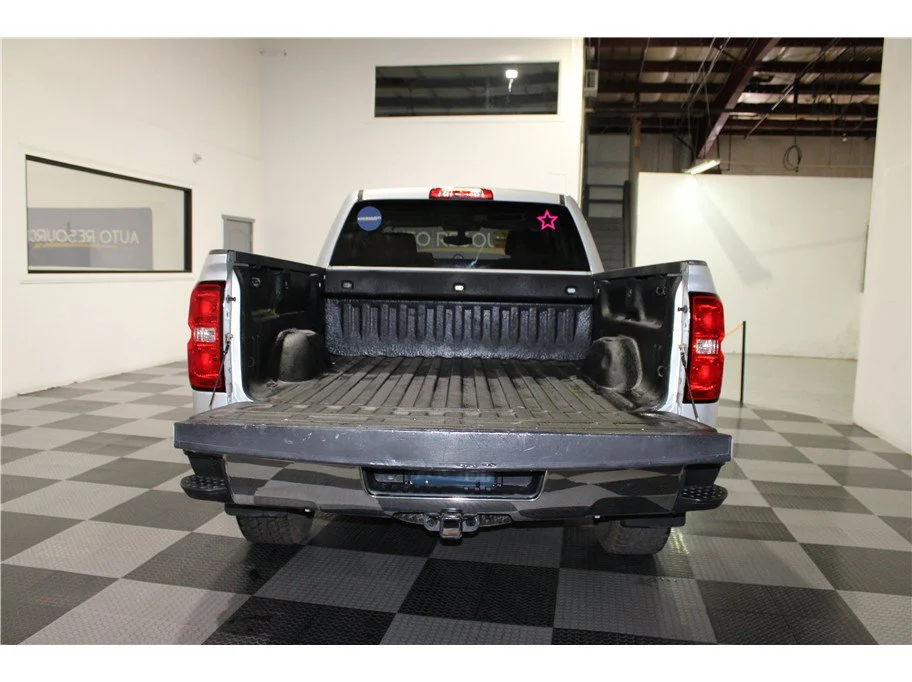Used 2014 Silver Ice Metallic Chevrolet LT image 18