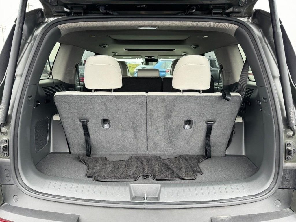 Used 2025 Green Hyundai Limited image 6