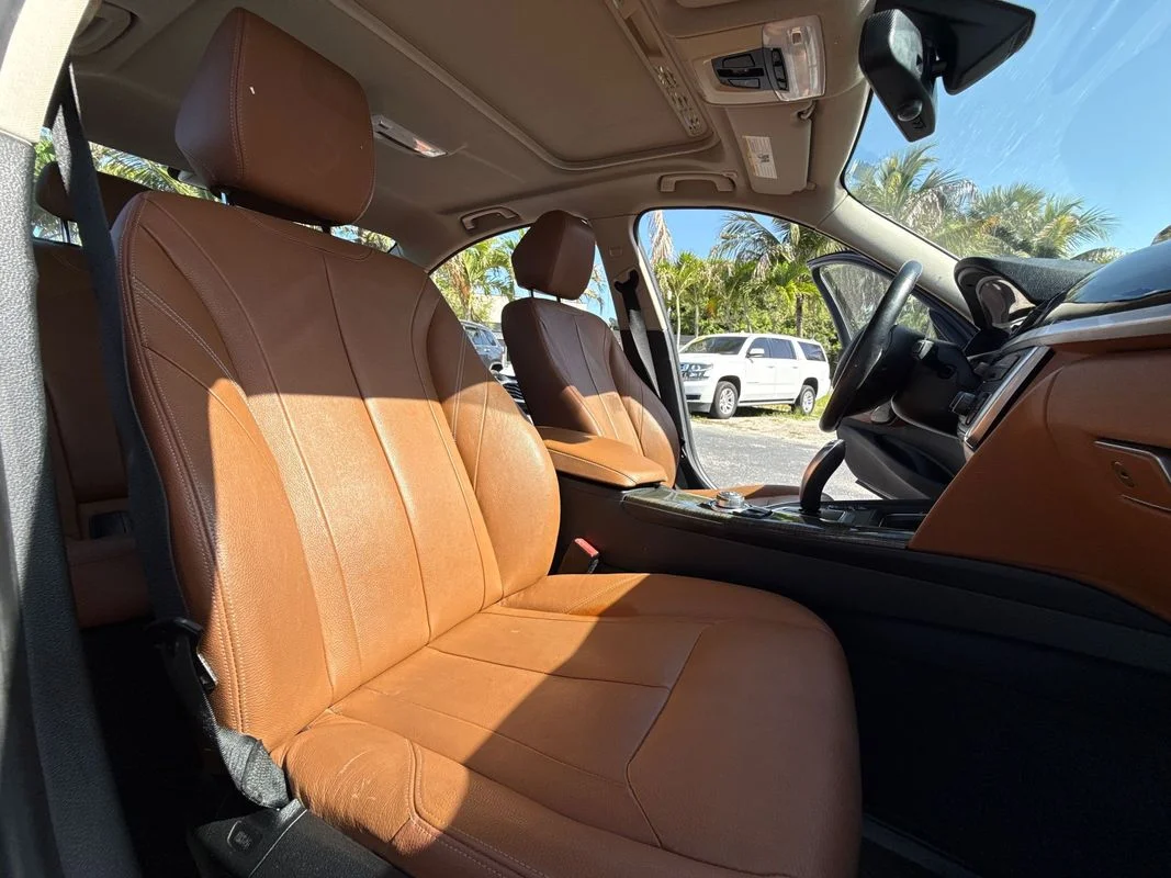 Used 2013  BMW xDrive image 18