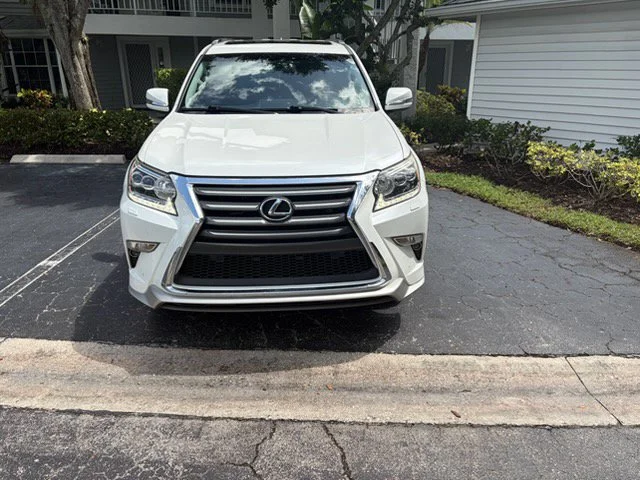 Used 2017  Lexus 460 image 1