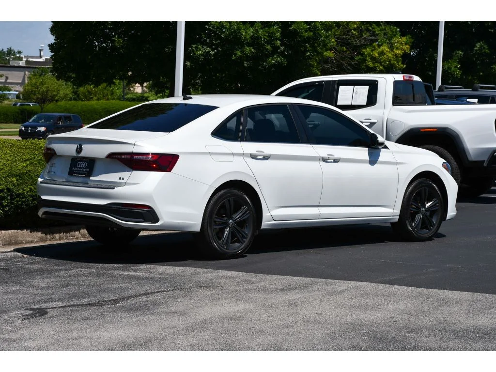 Used 2023 Opal White Pearl Volkswagen SE image 4