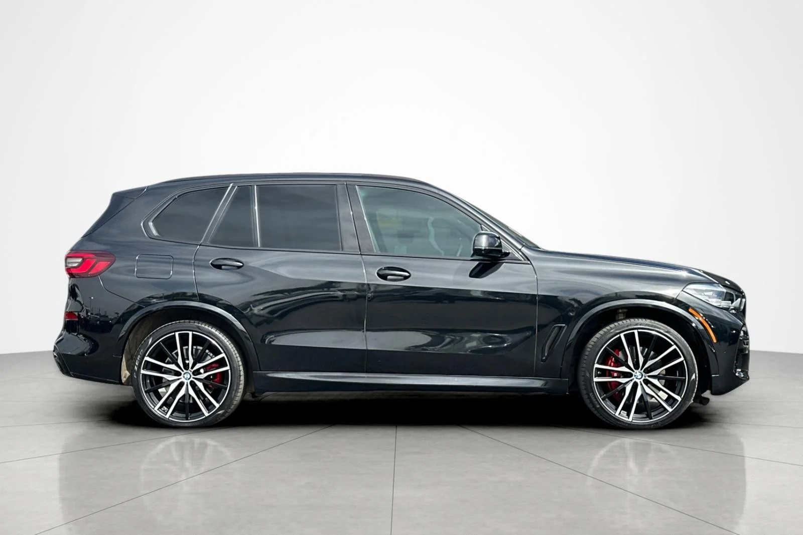 Used 2021 Black Sapphire Metallic BMW sDrive40i image 6