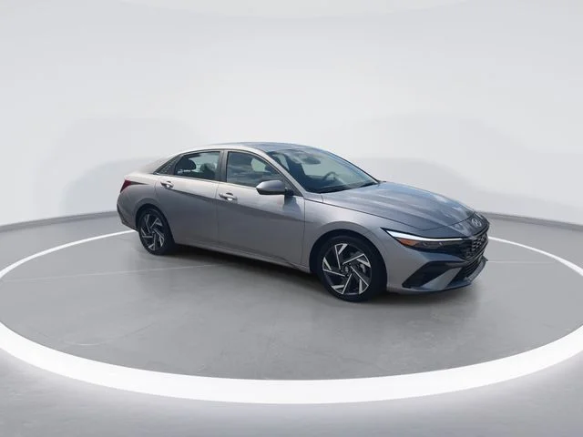 Used 2025 Silver Hyundai SEL Convenience image 2
