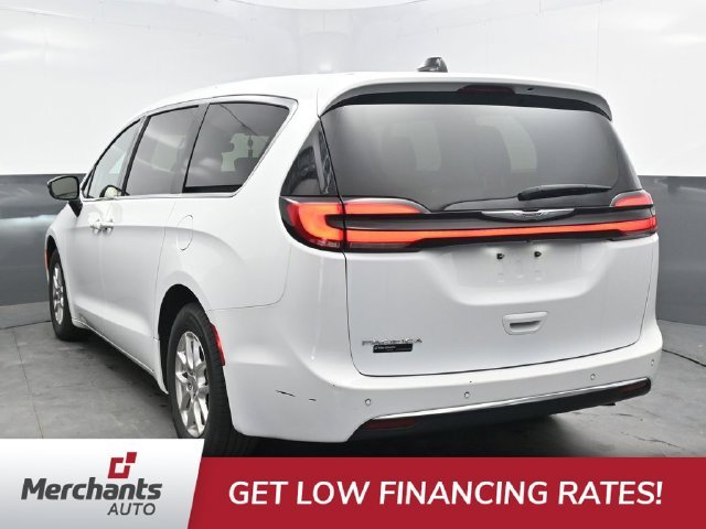Used 2024 White Chrysler Touring L image 5