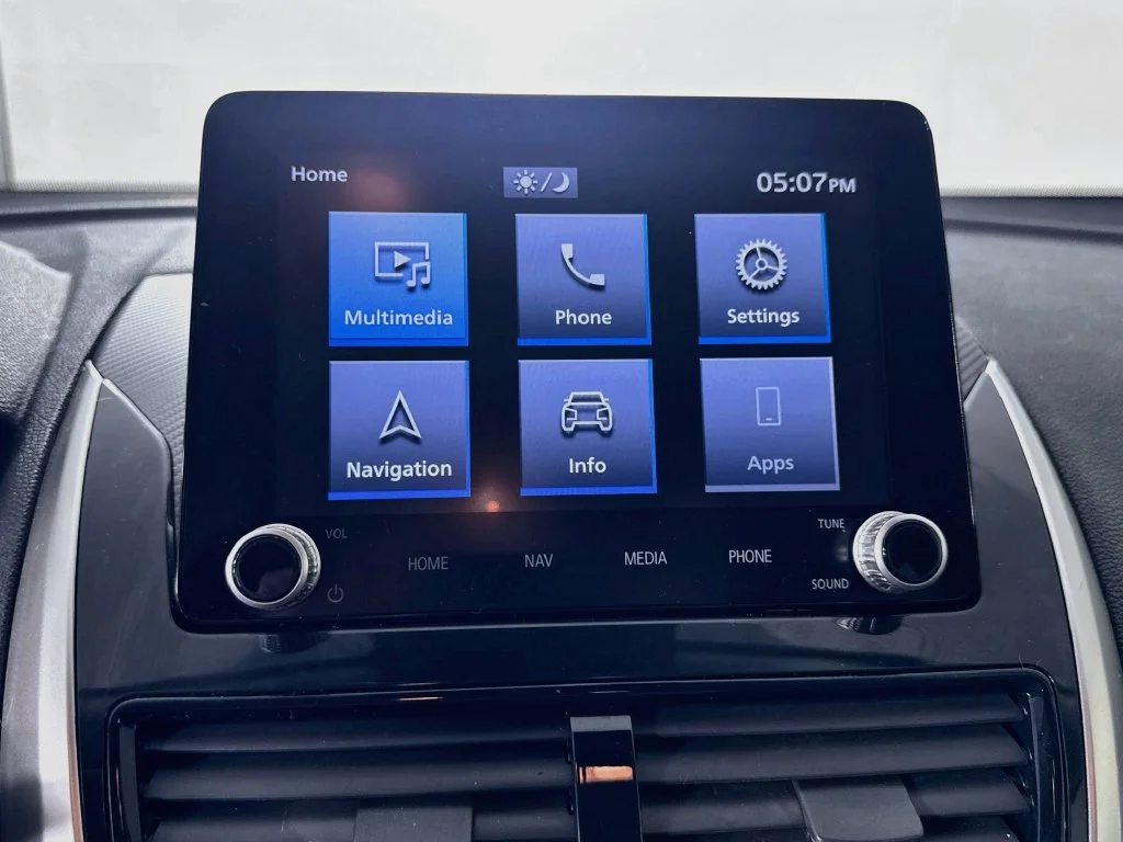 Used 2022 Labrador Black Pearl Mitsubishi SE image 18