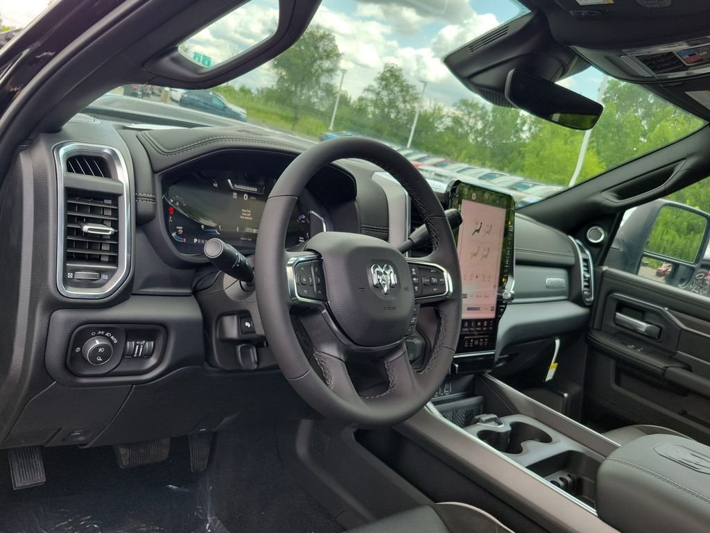 New 2026 Diamond Black Crystal Pearl-Coat Exterior Paint RAM Laramie image 16