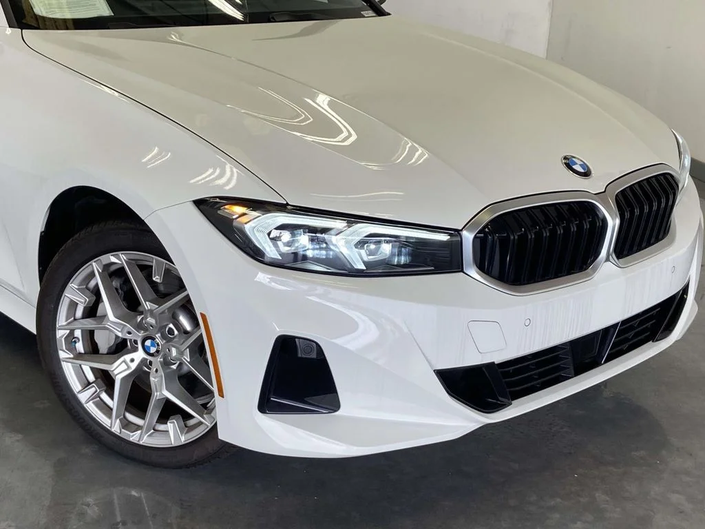 2025 BMW 3 Series 330i - Photo 8