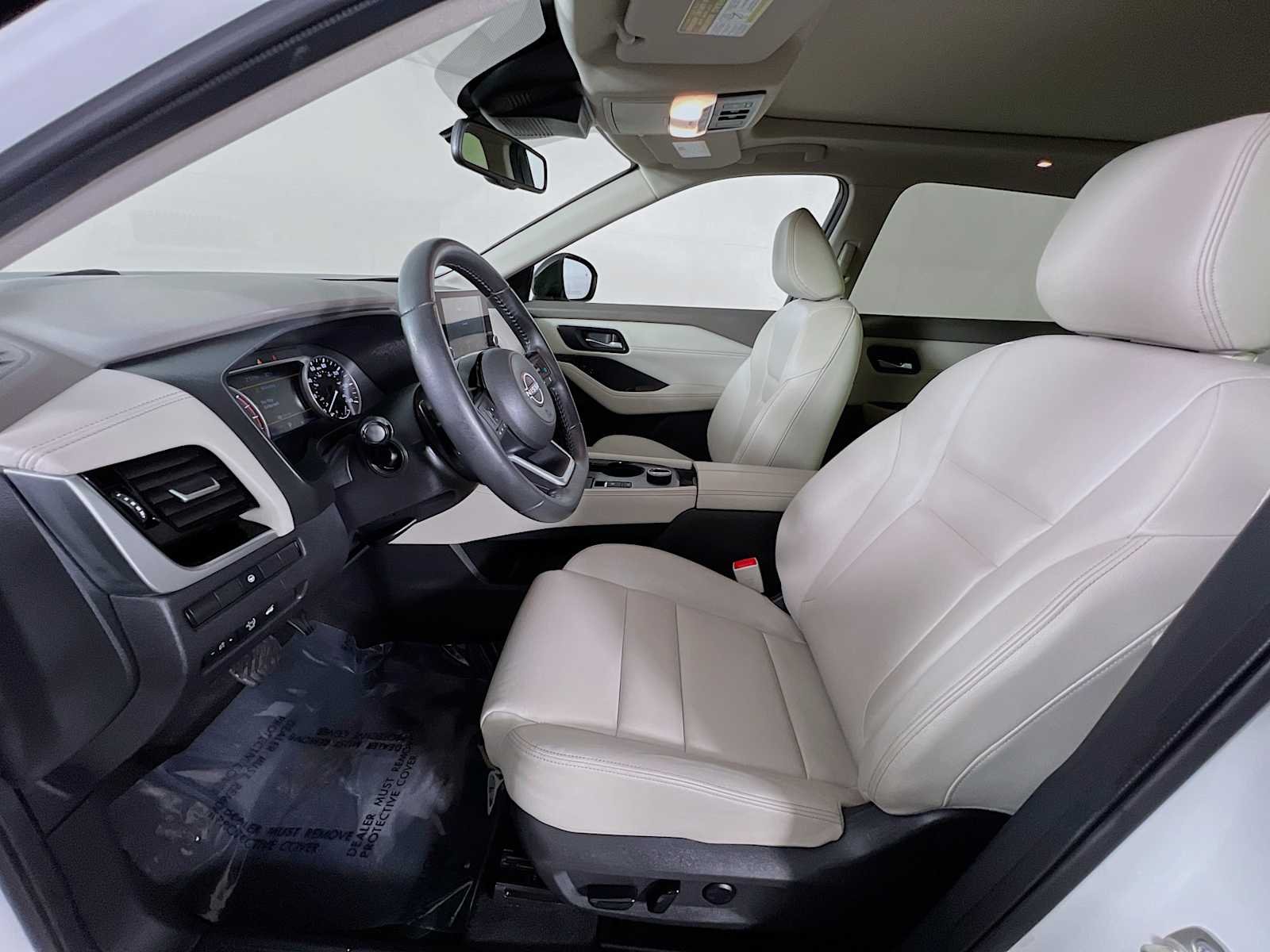 Used 2023 Pearl White Tricoat/Super Black Nissan SL image 22