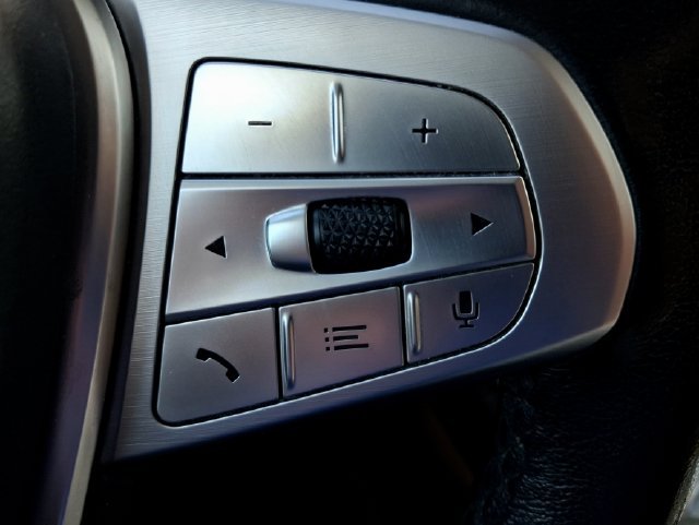 Used 2025 Red BMW xDrive40i image 17