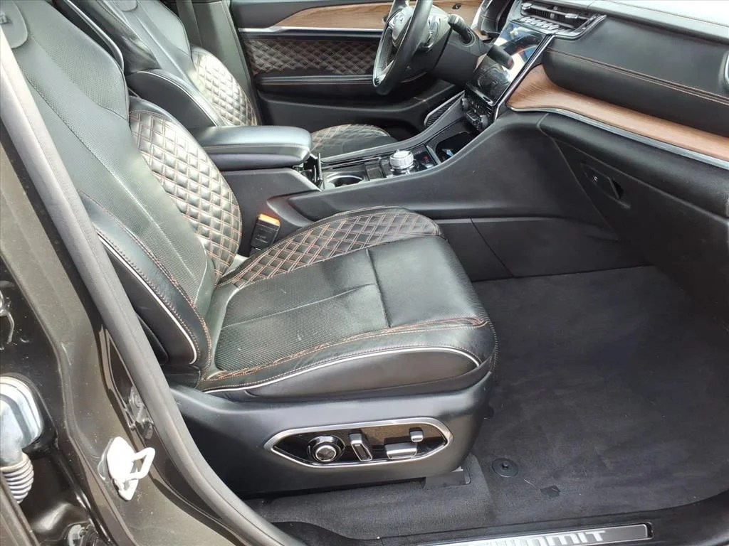 Used 2022 Gray Jeep Summit image 9