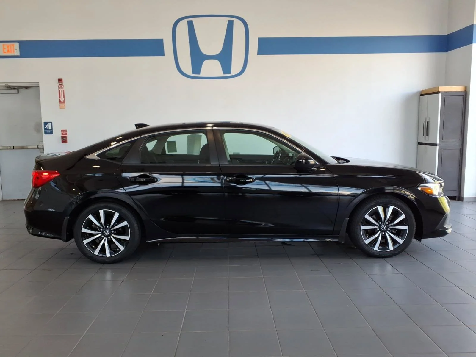 Certified Used 2023 Crystal Black Pearl Honda 1.5T 4D EX image 36