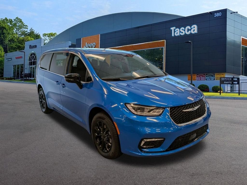 2026 Chrysler Pacifica Select AWD's photo