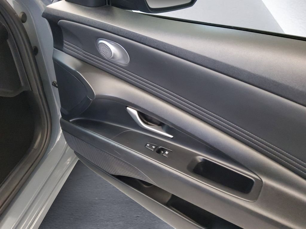 Used 2022 Gray Hyundai SEL image 15