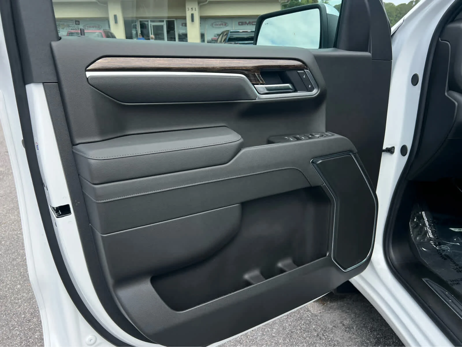 New 2026 Summit White GMC SLE image 8