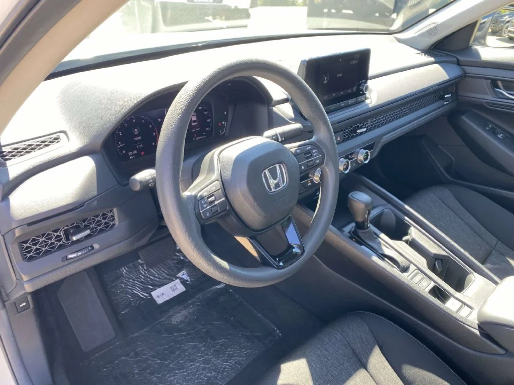 Certified Used 2025 White Honda SE image 22