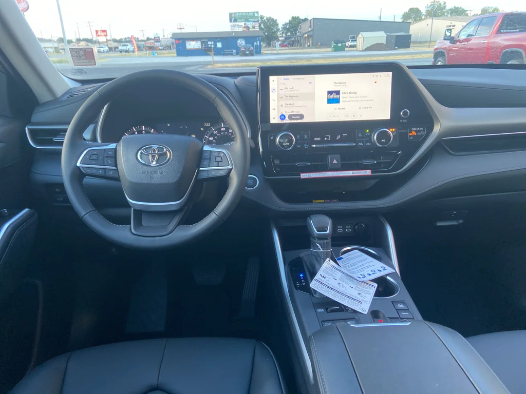 2026 Toyota Highlander XLE - Photo 17