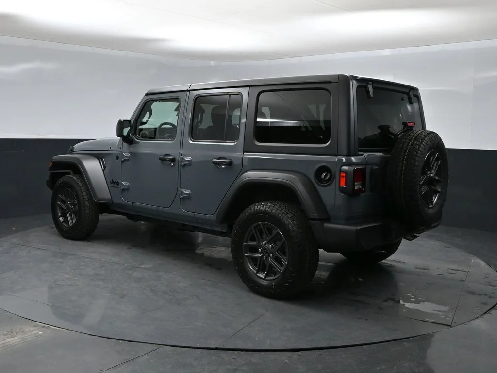 New 2026 Anvil Clearcoat Jeep Sport S image 4