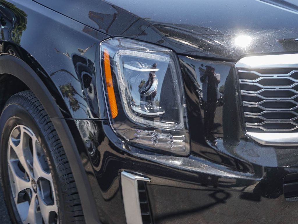 Used 2020 Black Kia EX image 11