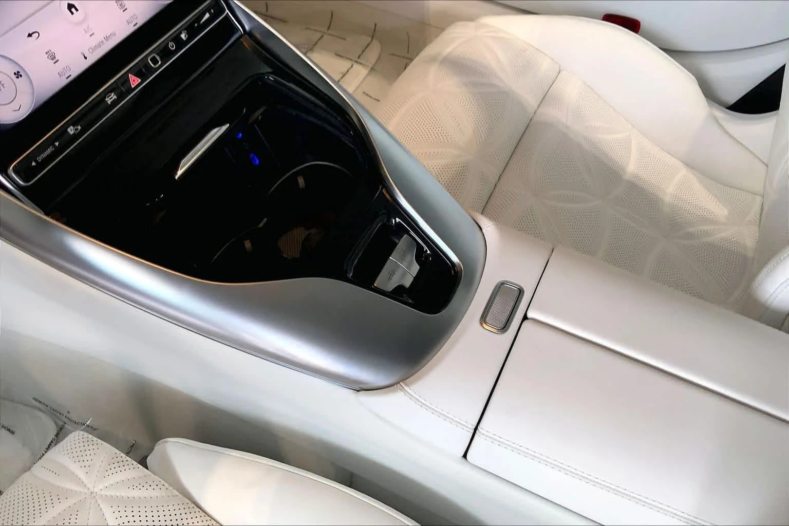 New 2026 MANUFAKTUR garnet red metallic (Red Ambiance) Mercedes-Benz Maybach SL 680 Monogram Series image 7