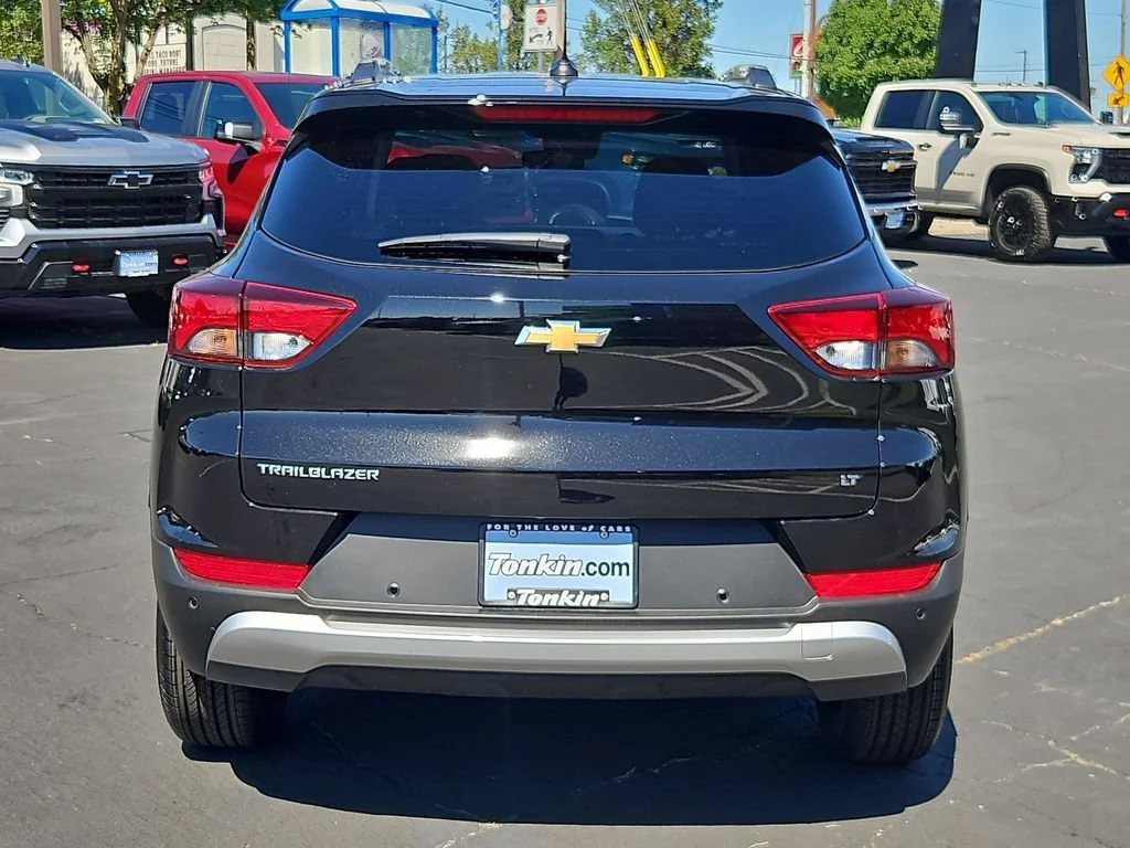 New 2026 Mosaic Black Metallic Chevrolet LT image 5
