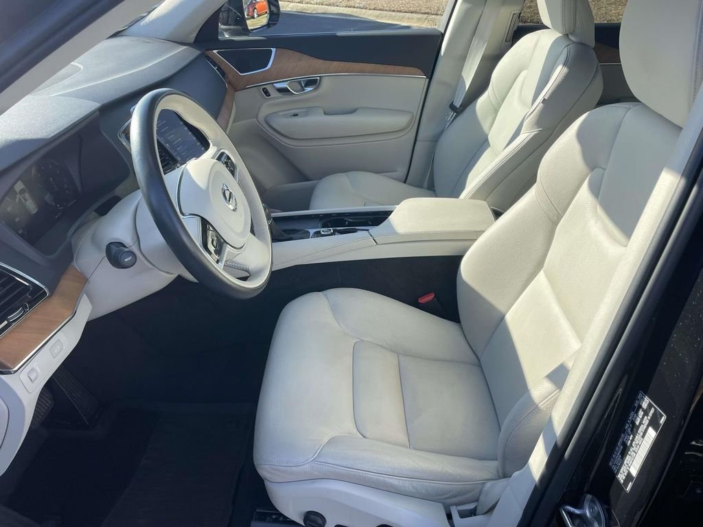 Used 2022 Black Volvo T6 Momentum image 16