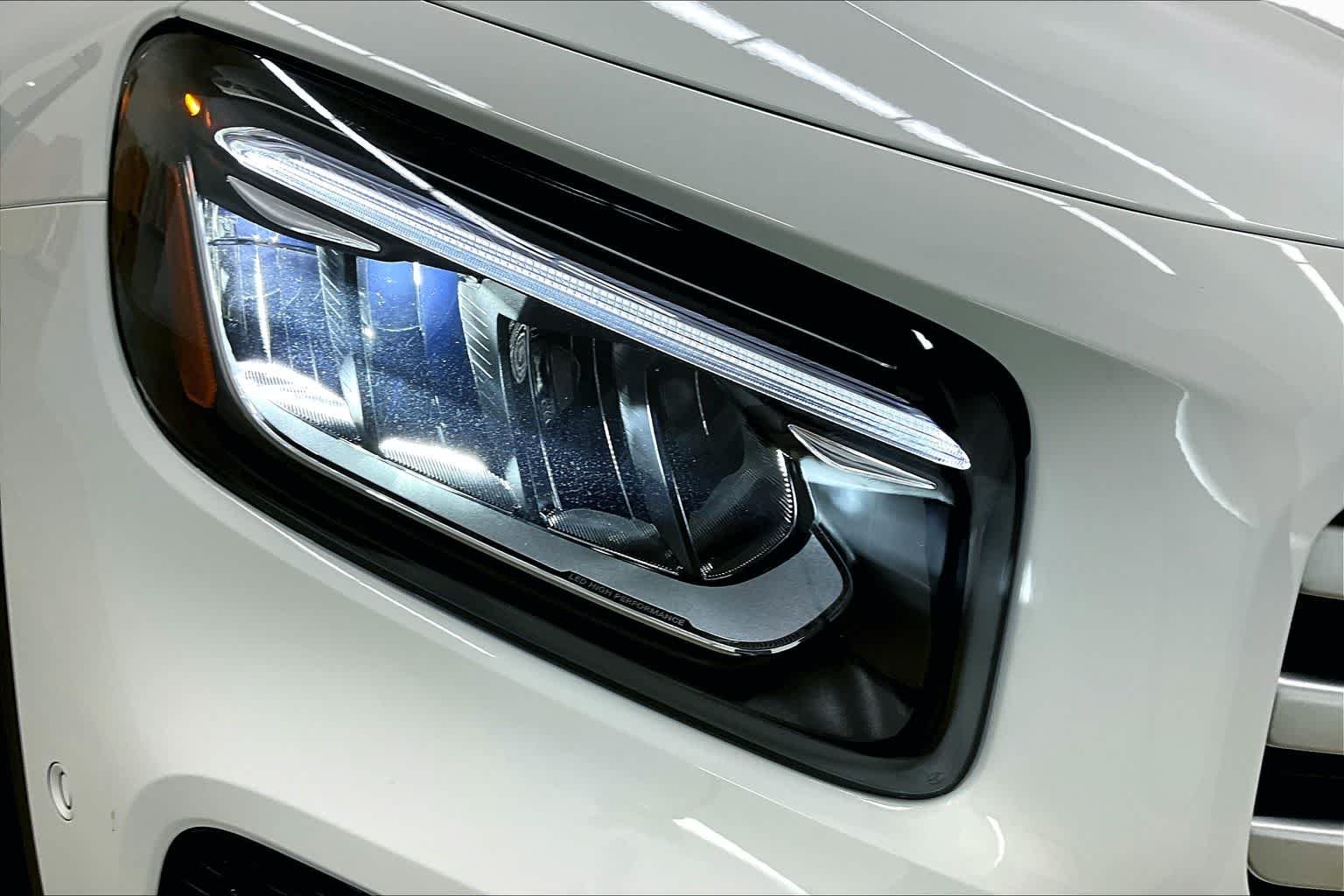 New 2026 Polar White Mercedes-Benz GLB 250 image 13